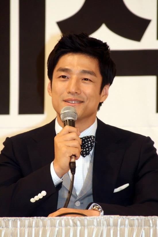 组图:池珍熙等宣传新剧 严正花金素恩性感争艳