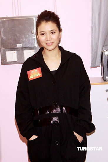 图文:《富贵门》剧组宣传-袁咏仪叹人生无常