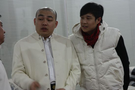 图文辽视春晚小沈阳彩排小沈阳与程野交流