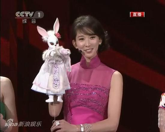 图文2011年央视春节晚会四美女之林志玲