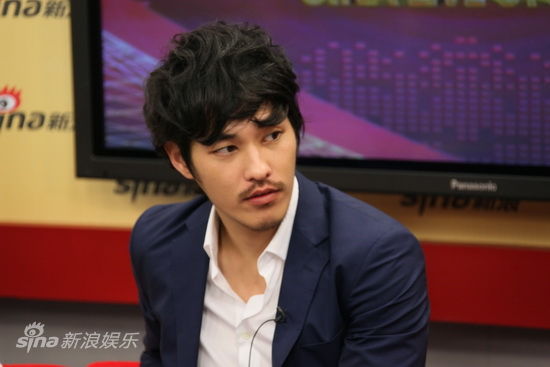 今日(1月14日)该剧主演蓝正龙(微博),杨谨华(微博)和吴建飞(微博)做客