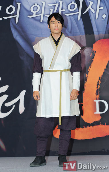 图文:韩版《仁医》--宋承宪古装扮相