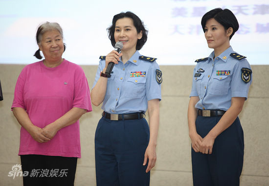 图文:《蓝天花朵》首映-肖雄发言