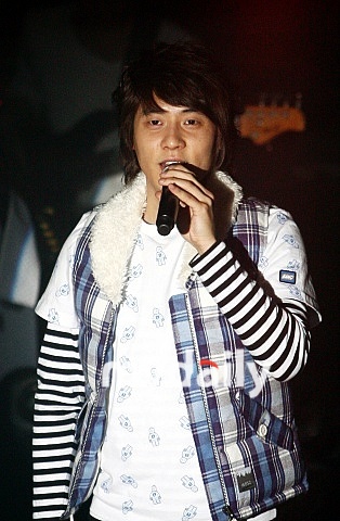 神话组合的成员andy将在中国召开首场个人演唱会