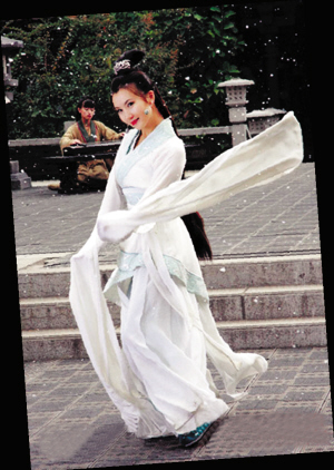 "貂蝉"红唇似火网友大叫"俗气"