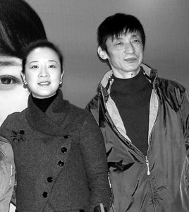 陈小艺,被媒体拍到撇下导演老公刘惠宁,与话剧《操场》导演徐昂在车内
