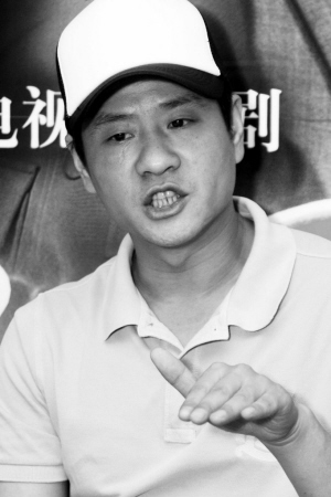 该剧讲述特立独行的国民党将军肖弋坚持八年抗日的传奇故事.