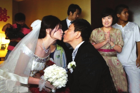 百万婚宴富豪云集 姜培琳大婚爱意浓