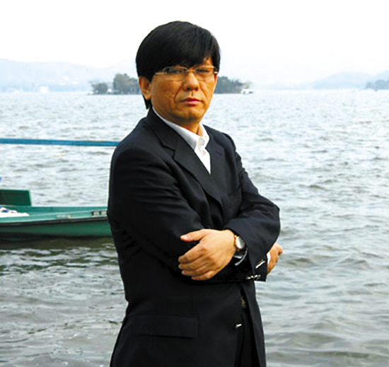 实 习 生黎倩欣王晓京是中国内地流行音乐最具代表性的元老级人物之一