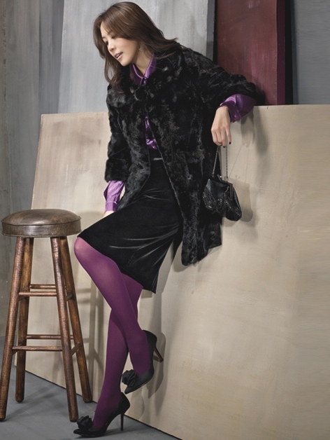 组图金正恩走出情伤知性代言展温柔阳光笑容