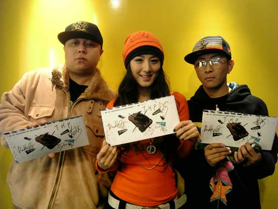 thp受邀时尚专访龙飞不苟言笑大送单曲碟图