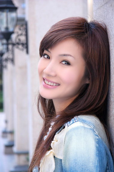 李一可新歌打榜轻松得十三家电台空降冠军图