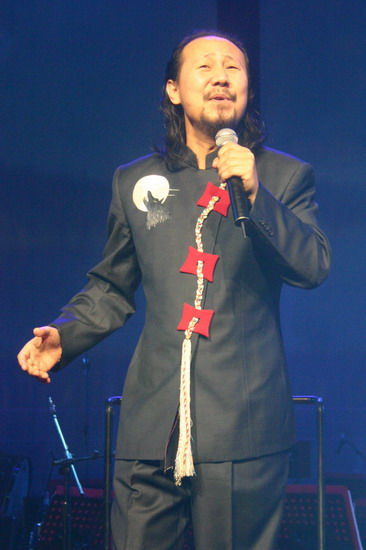 腾格尔腾格尔新浪娱乐讯 一曲《天堂》在早年奠定了腾格尔蒙古歌王的