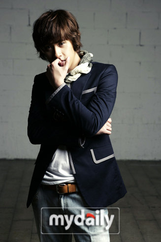 歌手蔡东河办回归派对 mv将首次公开