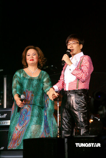 图文:林敏聪演唱会-林敏聪与杜丽莎