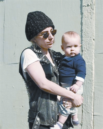 ladygaga被批小三为杂志拍写真片场大哭