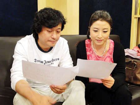 刘媛媛与歌曲作者舒楠在一起