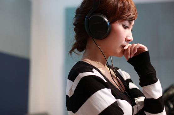 民通歌手黄堃录制旅游形象歌曲《爱在南山湾》