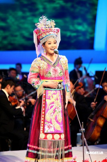 易秒英军装现身易秒英成功登上国家大剧院