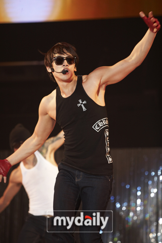 rain日本演唱会成功落幕 老少皆宜万人捧场