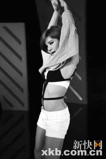 江映蓉发专辑脱至比基尼改名vivi重新出发图