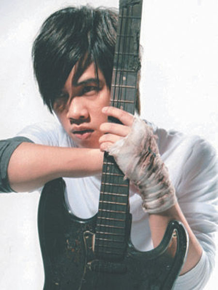 吕建中首席记者 谷子前几日来大连工业大学举办歌友会的tank(吕建中)