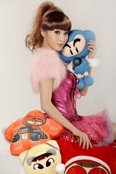 赤雪早春写真曝光 尽显清纯梦幻风(图)