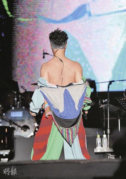 陈奕迅台湾演唱会露点与周杰伦互相祝贺发新片