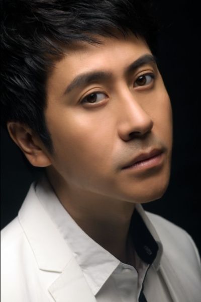 王鹤铮发单曲飘扬的红首次尝试快节奏红歌