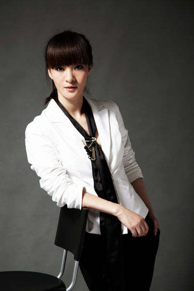 程欣新浪娱乐讯 2006超女程欣沉寂乐坛一年多,近日低