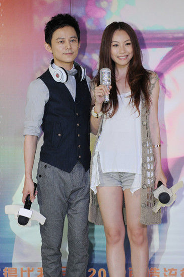 何炅邓丽欣过的比我好首唱会图