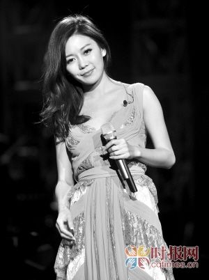 "爵士小天后"的香港女歌手胡琳在大剧院举行回到家乡的首场个人演唱会