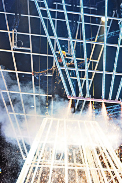 林峰演唱会吴千语高调现身 唱情歌凭歌寄意_影音娱乐_新浪网