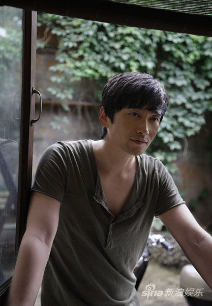 满江新歌将出炉好友调侃不像歌手像园丁