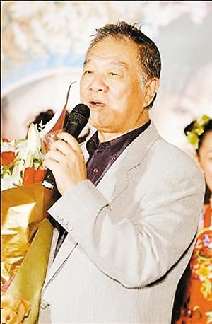 月亮代表我的心曲作者去世 家人秘而不宣