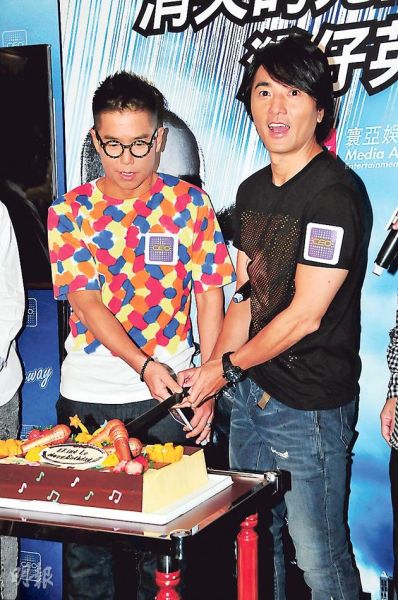 林晓峰补祝生日，郑伊健预祝生日，两人昨天（10月2日）一起切蛋糕。