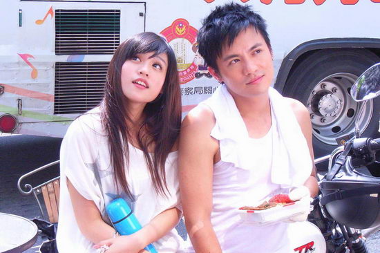 范逸臣mv拍摄多灾多难和女主角一起满身伤图