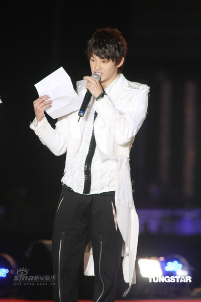 图文:棒棒堂男孩台北小巨蛋开唱--威廉