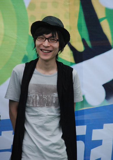 图文:08大学生音乐节颁奖礼--王啸坤亮相