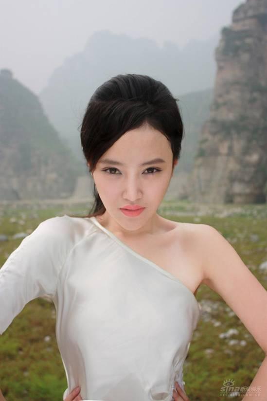 屈扬写真初试性感新歌蓄势待发组图