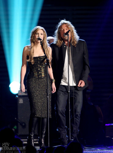 图文:格莱美现场--罗伯特-普兰特跨国组合献唱