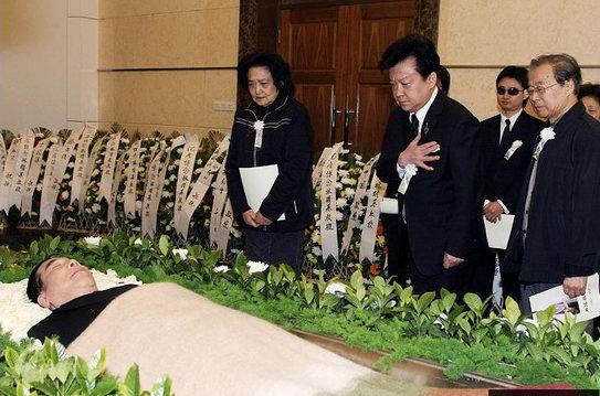 组图:林耀基告别仪式八宝山举行 弟子送别恩师