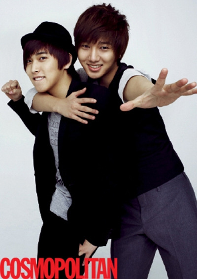 组图:superjunior拍时尚写真兄弟情深玩抱抱