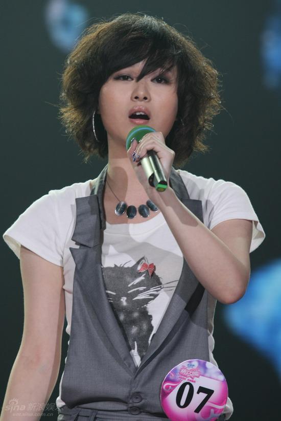 图文快女突围赛首场造型洒脱