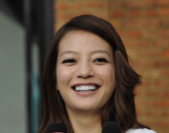 组图:赵薇北京拍新歌mv 不愿学庞龙唱口水歌