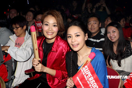 何韵诗开唱落泪缅怀梅艳芳草蜢妖艳捧场组图