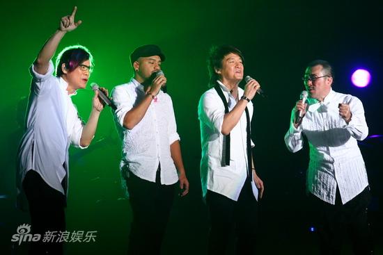 11月20日,纵贯线在全国巡回60多场演出后回到北京首都体育馆,进行该