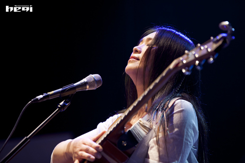 小娟&山谷里的居民小剧场唱响民谣歌会(组图)
