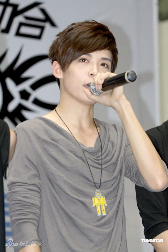 图文至上励合签售新写真马雪阳接受采访