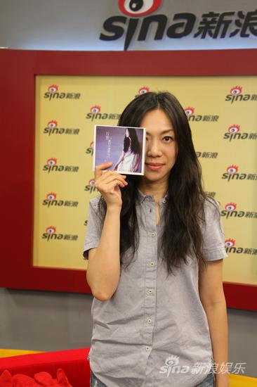 万芳专辑遮面新浪娱乐讯 8月17日下午17:00,睽违八年的台湾女歌手万芳